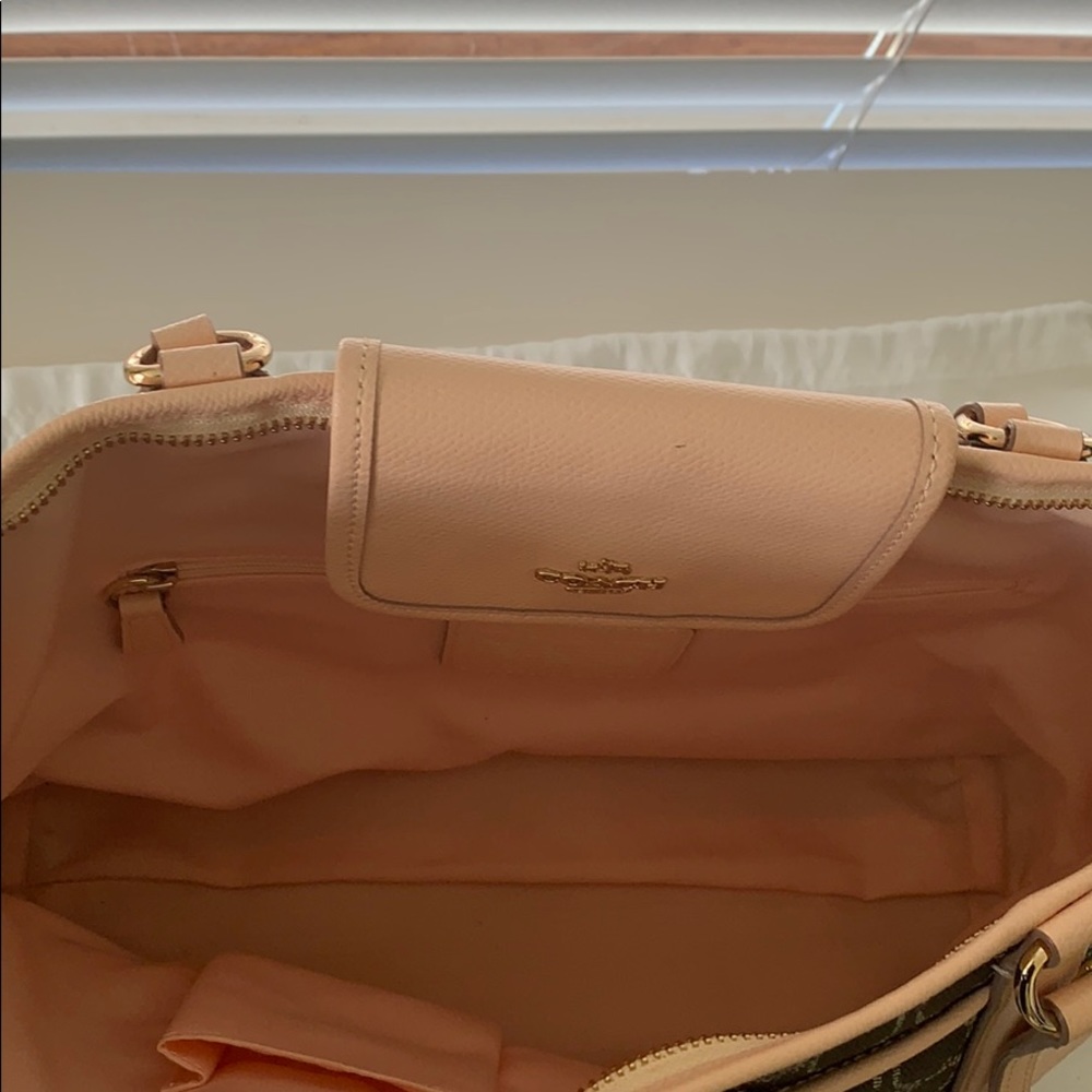 Coach Handbag!! - Picture 5 of 8